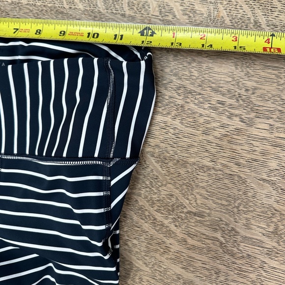 Athleta Navy White Striped Contender 7/8 Leggings Tights small - Picture 14 of 17